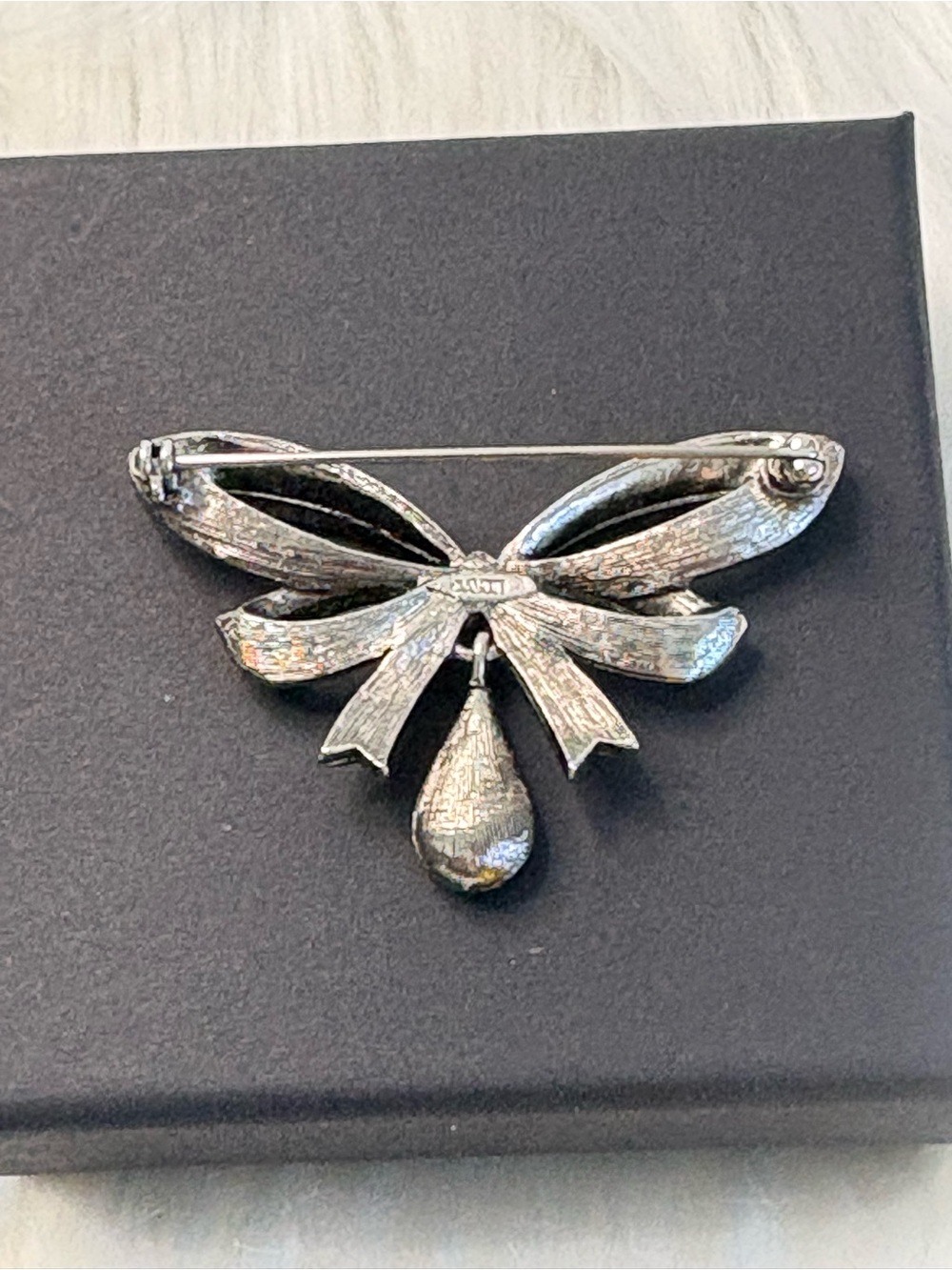 Avon Silver-Tone Bow Brooch with Red Teardrop - Picture 2 of 6
